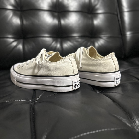 Converse Women’s Chuck Taylor All Star Lift Low Tops in White/Off White/Black - Picture 11 of 15